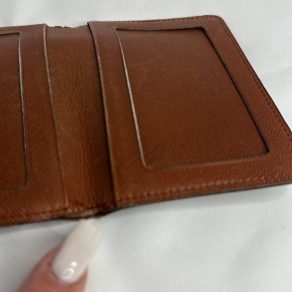 Louis Vuitton Monogram ID Holder - Picture 15 of 16